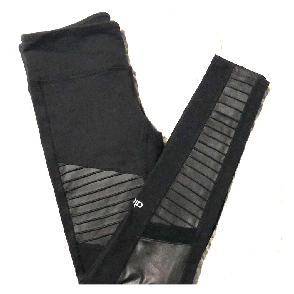 Worn once Alo yoga black moto legging- small